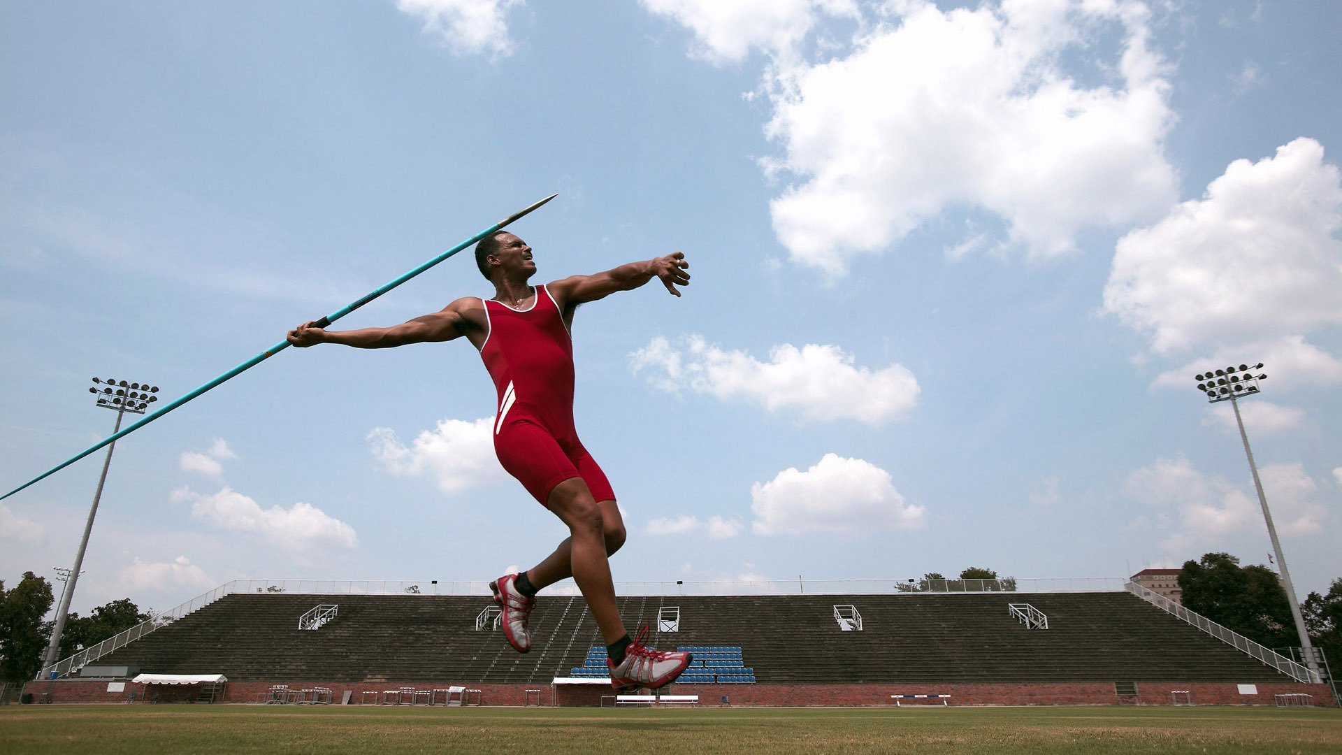 快节奏比赛中如何避免节奏过冲导致配合脱节，节奏快与节奏慢的辩论